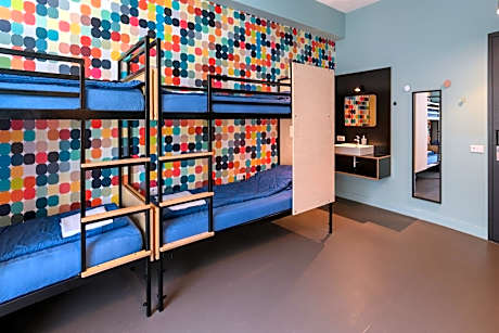 Bed in 6-8 Bed Mixed Room with Shower