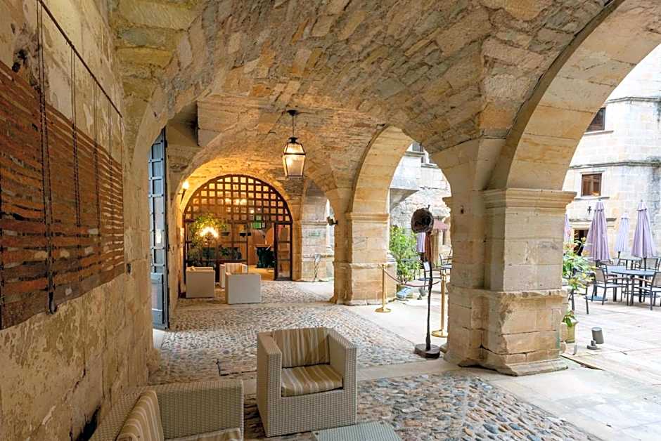 Chateau des Ducs de Joyeuse, BW Signature Collection