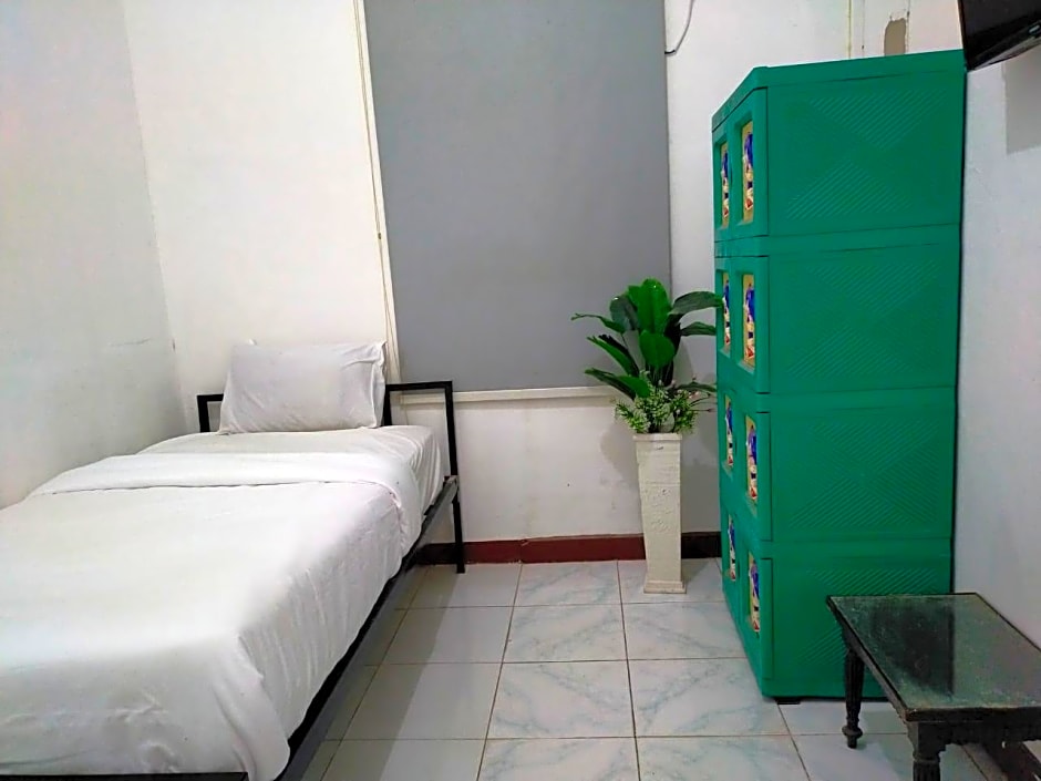 Ombai Guest House 27 Syariah Mitra RedDoorz