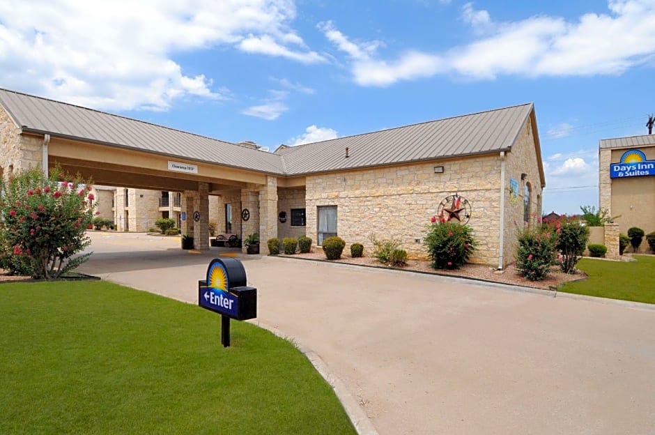 Photo 1 of 13 of Days Inn & Suites by Wyndham Llano