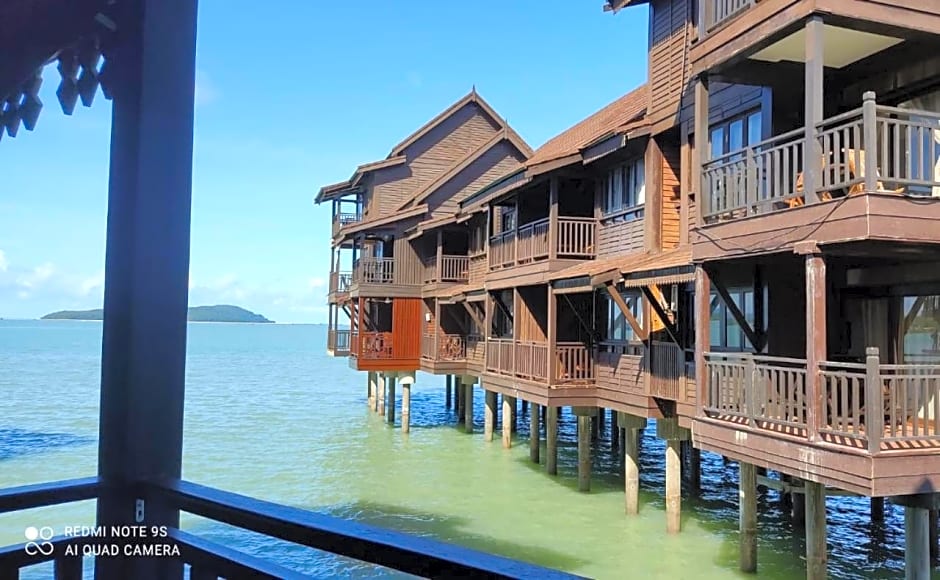 Villa Dalam Laut 580