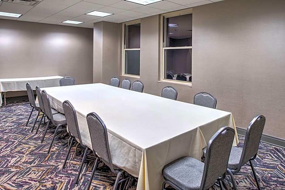 DoubleTree by Hilton Hotel Utica