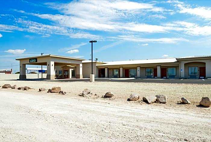 La Bonita Inn & Suites - Crane