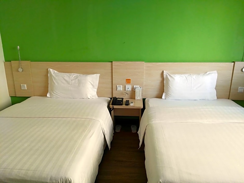 7 Days Premium Changchun Renmin NorthEast Normal University Pingquan Road