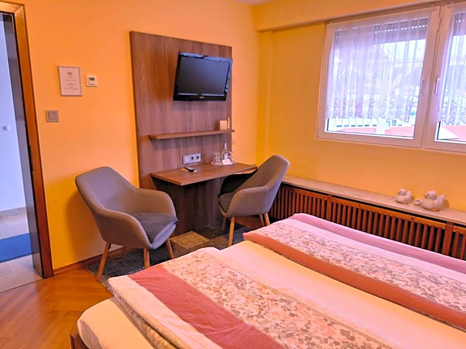 Villa Bruderfels, Garni