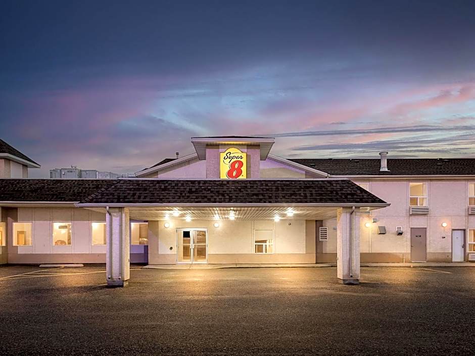 Super 8 by Wyndham Meadow Lake