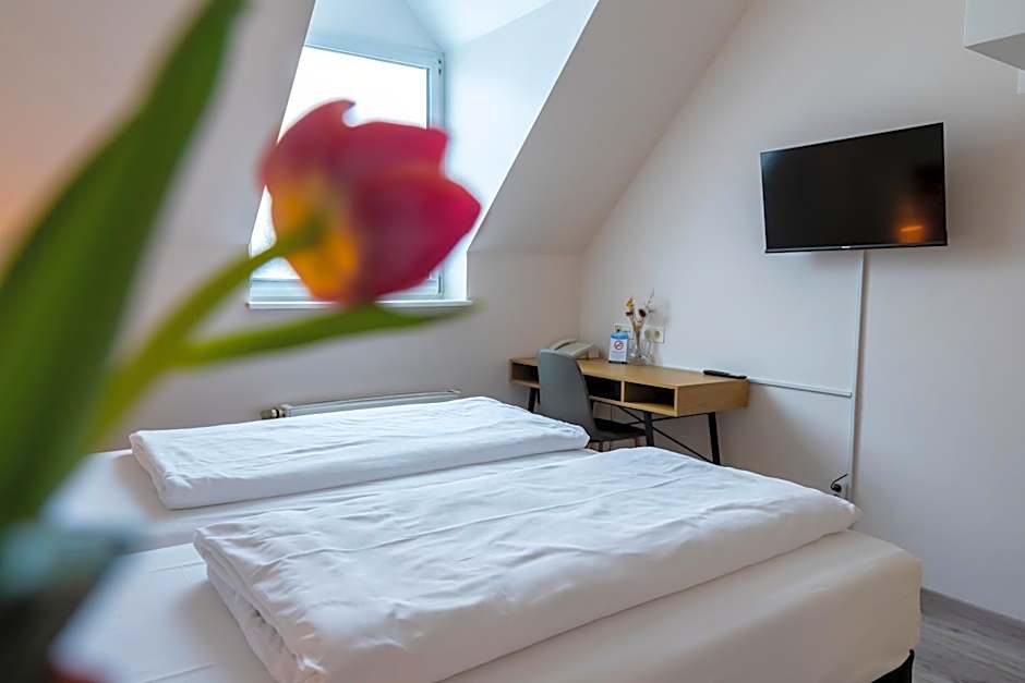 Photo 1 of 10 of Double Room