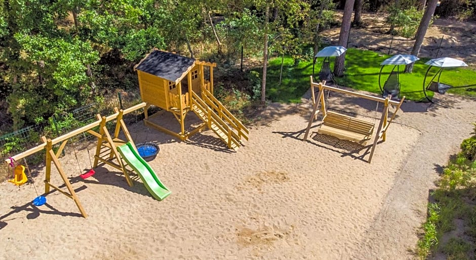 Domki Mi¿dzy Sosnami