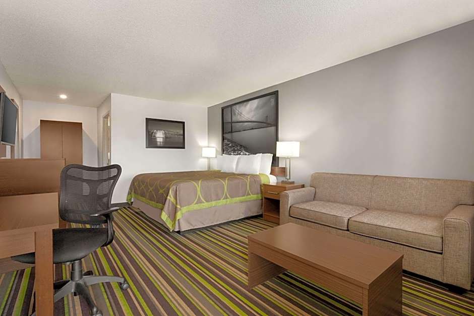 Super 8 by Wyndham Windsor/Dougall