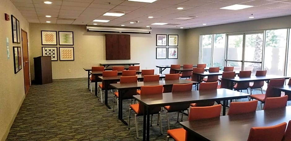 Holiday Inn Express Madera By IHG
