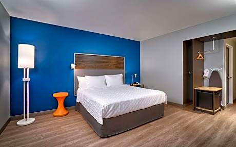 King Room with Bath Tub - Mobility Access