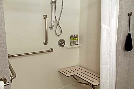 King Room - Mobility Access/Roll in Shower - Non-Smoking