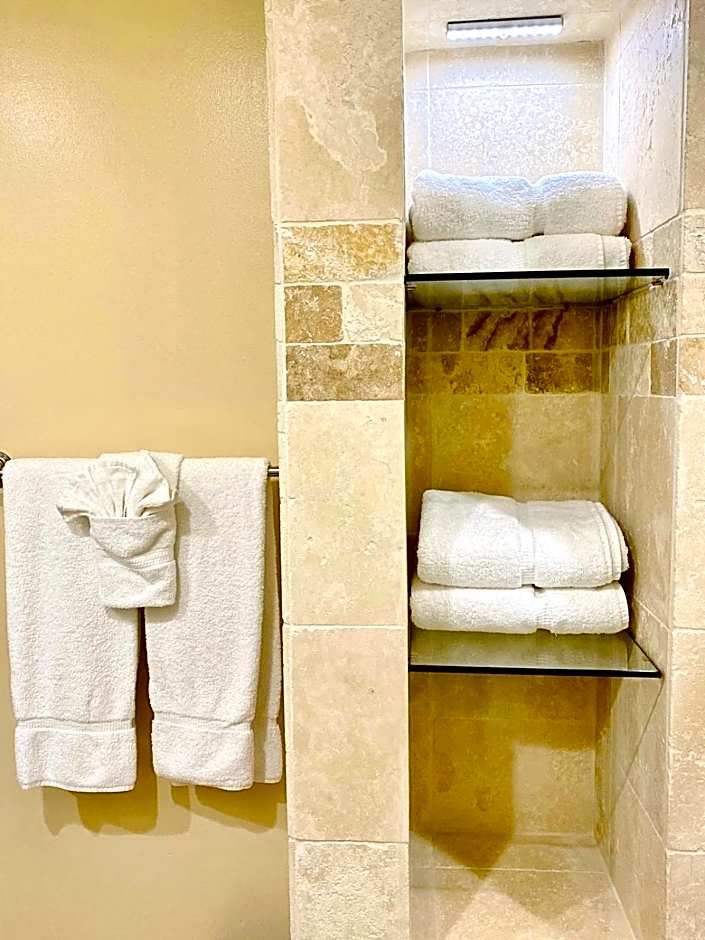 Hamilton Cove-Boho Chic Villa w/Golf Cart...No pets.