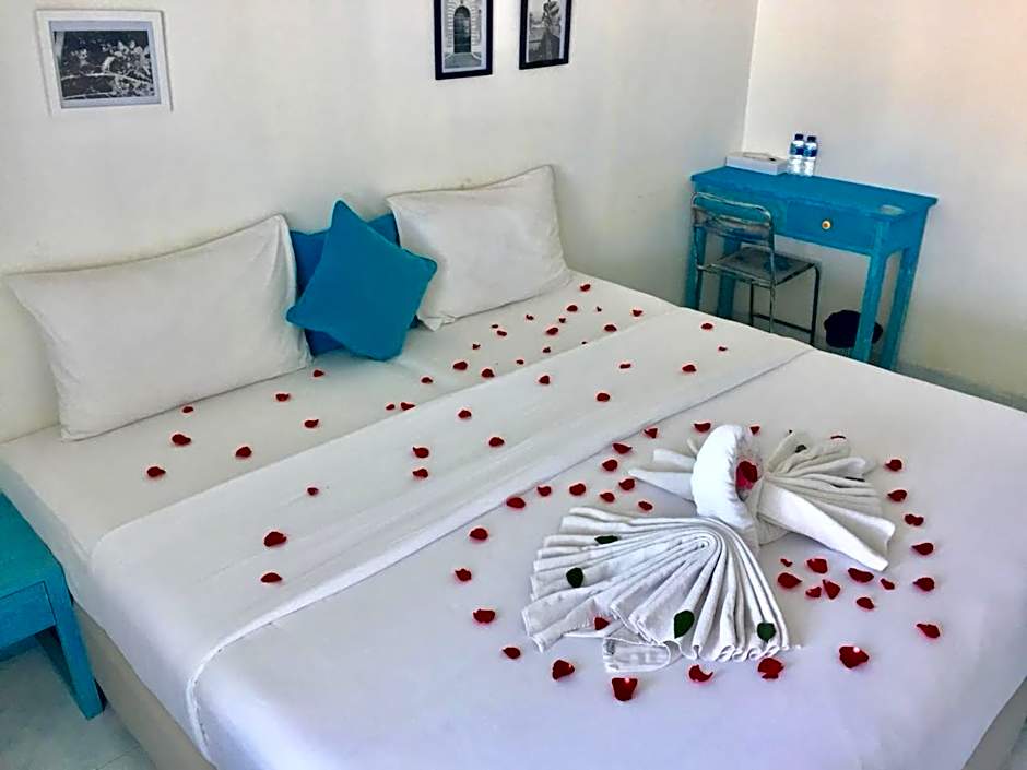 Paras Paros Marina Lodge