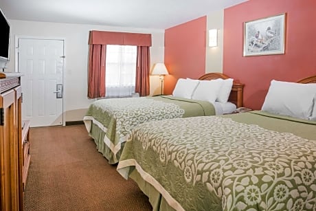 2 Queen Beds and 1 Twin Bed Studio Suite Non-Smoking