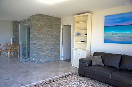 Twin Room with Courtyard and Vineyard Views