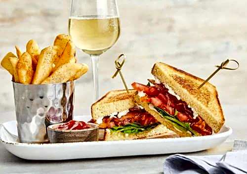 Courtyard by Marriott Indianapolis Airport