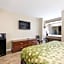 Econo Lodge Inn & Suites East