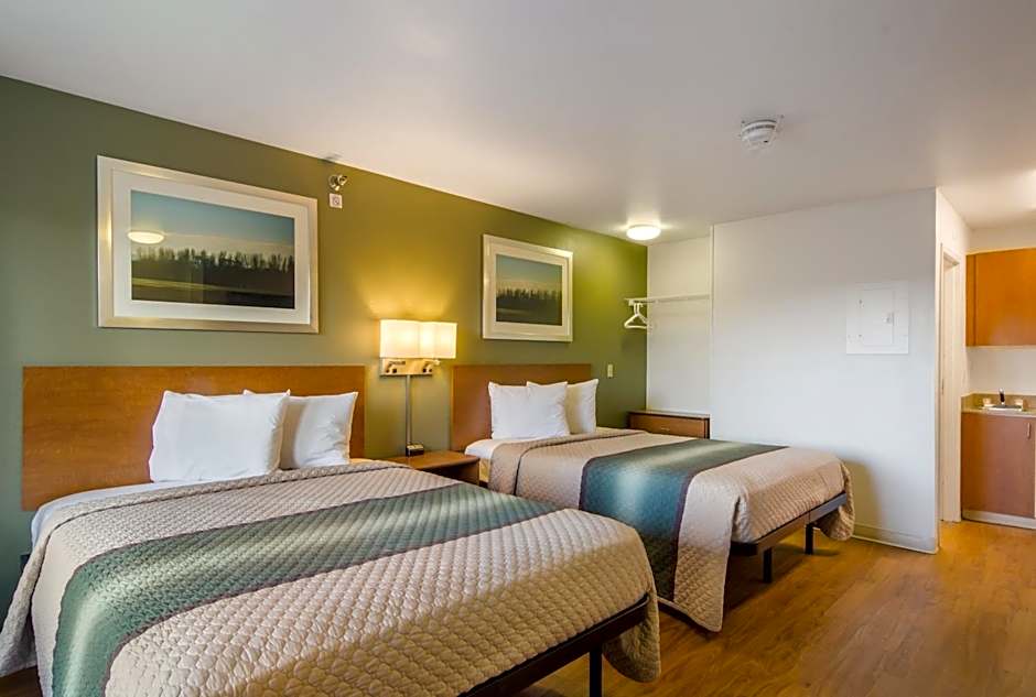 HomeTowne Studios Denver - Glendale/ Cherry Creek