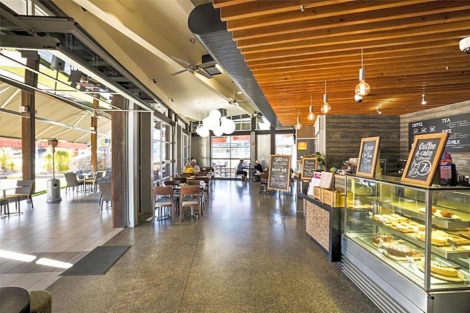 Nightcap at Golden Beach Tavern