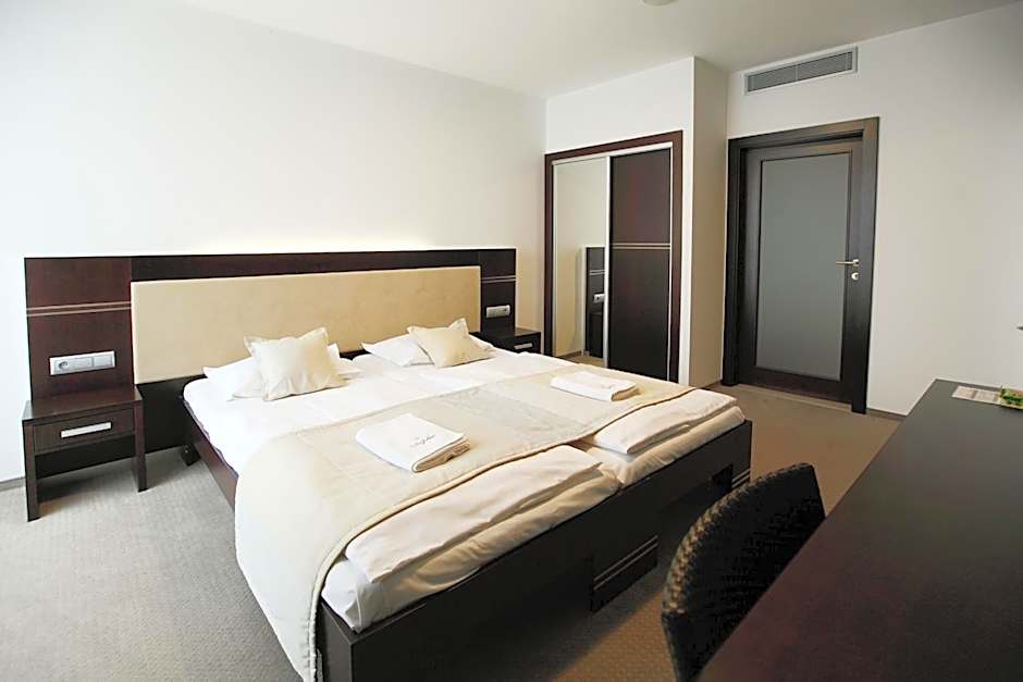 Hotel Dolphin - Adult friendly