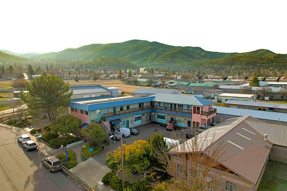Ashland Commons Hostel