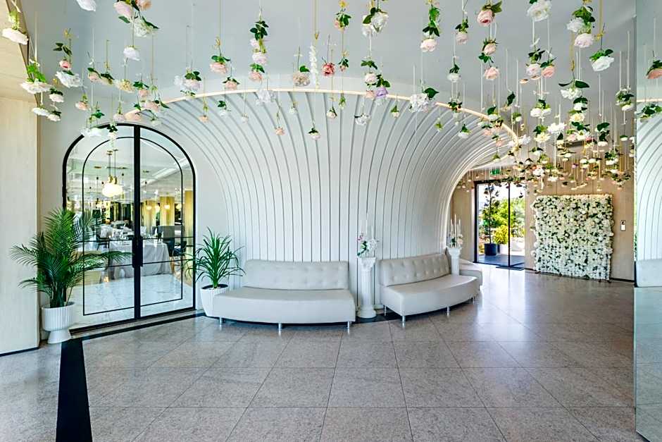 Cruise Hotel