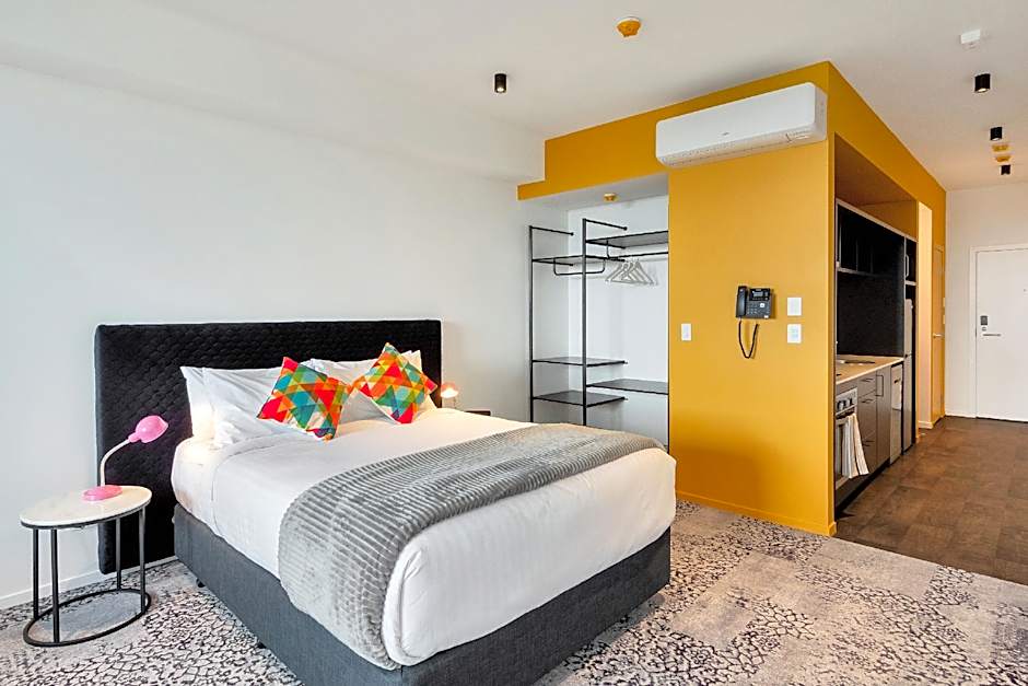 Roomie Apartment Hotel