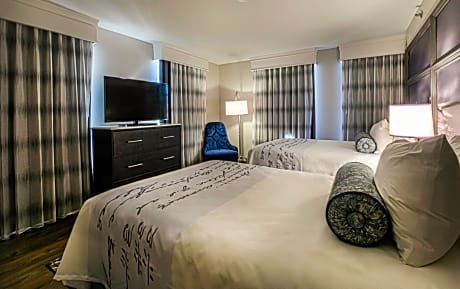 Double Room with Two Double Beds - Disability Access - Roll In Shower/Non-Smoking