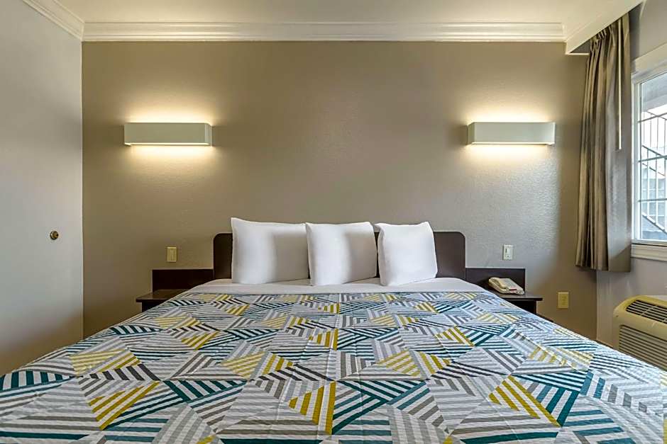 Motel 6-San Jose, CA - Convention Center