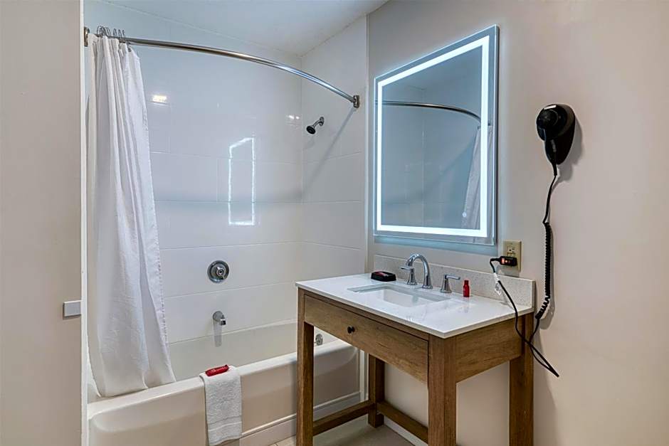 Baldwin Inn & Suites, SureStay Collection by Best Western