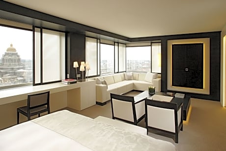 Panorama Suite (lounge access) (1 King Bed)