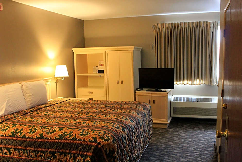 Photo 1 of 6 of Efficiency 1 King Bed