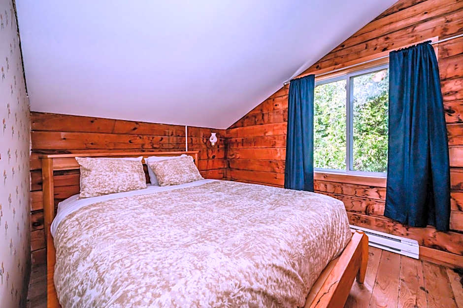 Norse Nook - Waterfront w Hot Tub & Sauna