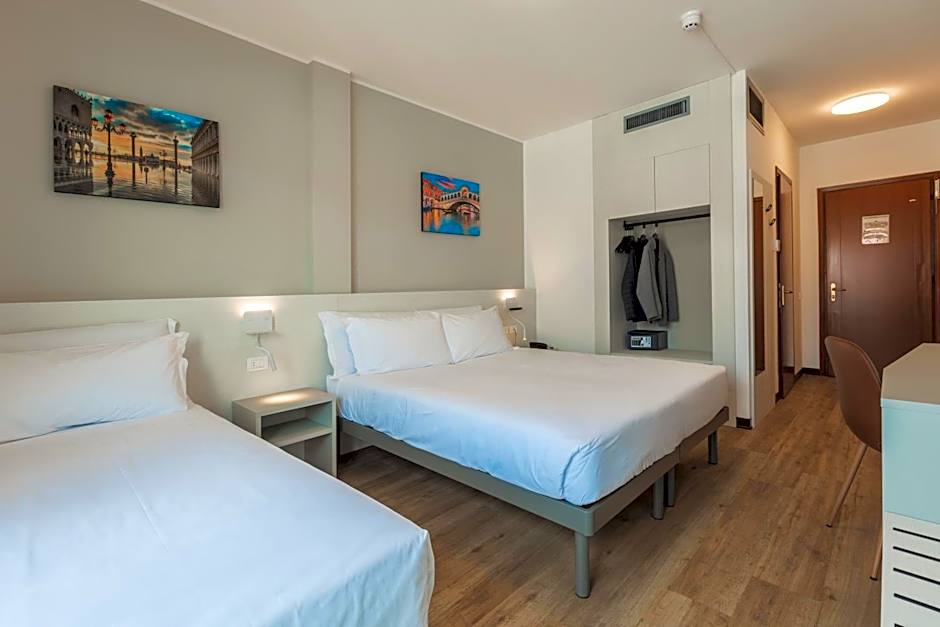 Photo 1 of 9 of Triple Room