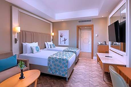 Standard Room with Land View 12+