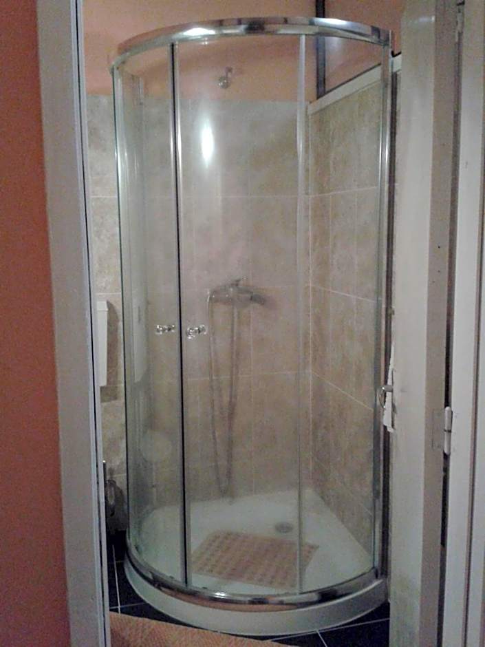 Lira Guest House B&B