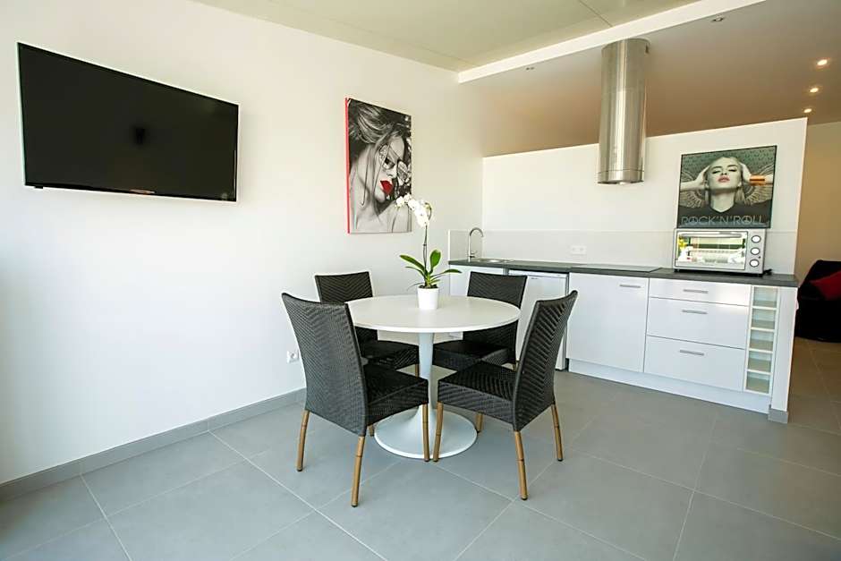 Le Grand Large Bord de Mer Hotel & Appartements