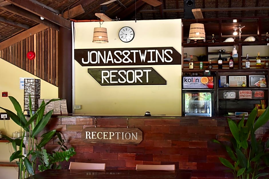 Jonas & Twins Resort