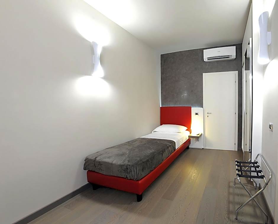 Foto 1 de 6 de Single Room with Private Bathroom