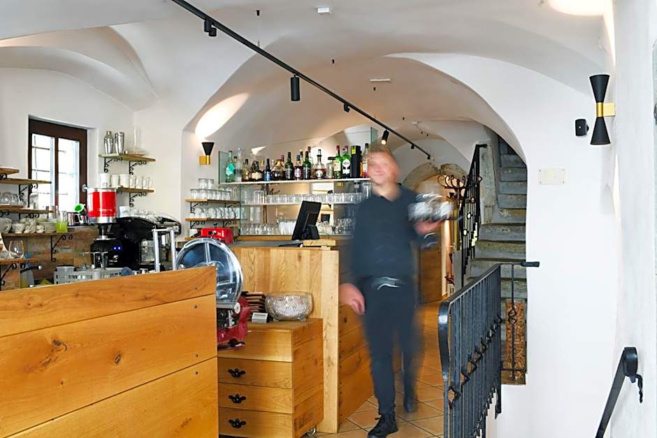 Hiša Linhart, Hotel & Restaurant