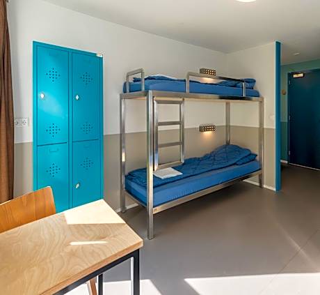 Budget Twin with Bunk Beds and Private Bathroom with Shower