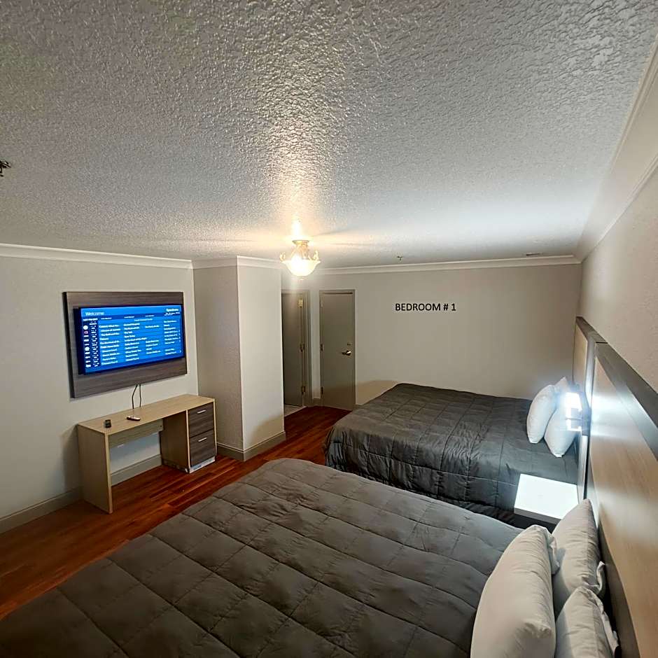 Mountain Vista Inn & Suites - Walking Distance to the Island