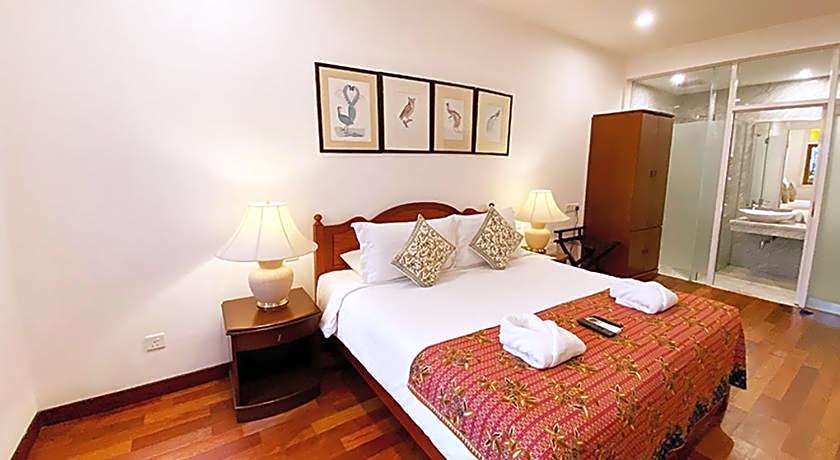 Heeren Straits Hotel