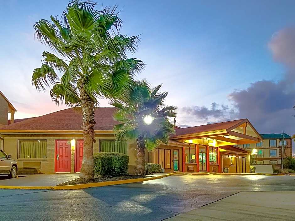 Travelodge by Wyndham Houston Hobby Airport