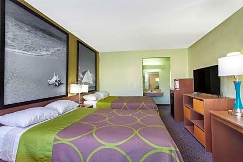 Super 8 by Wyndham Clearwater/US Hwy 19 N