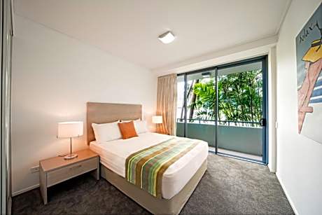 3 Bedroom 2 Bathroom Waterfront Apartment