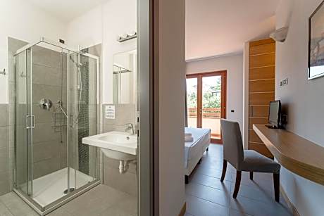 Double or Twin Room with Partial Sea View