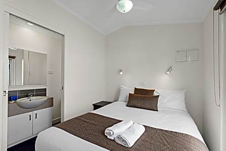 Deluxe 1 Bedroom Cabin