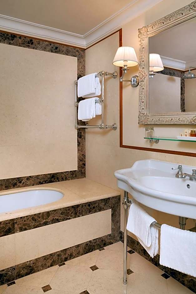 Executive Hotel